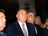 VUKANOVIĆ U NEVJERICI: Bivši predsjednik RS-a i njegov kum u prvim redovima, uz njih Stanivuković i čovjek za specijalne operacije...