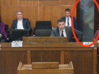 SKANDAL U BRČKOM: Poslanici SNSD-a i SP-a se fizički obračunali (VIDEO)