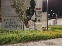 NIJE DUGO POTRAJAO: Išaran mural posvećen Charlieju Kirku u Beogradu, uz njega napisana poruka...