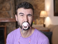 BIZARAN TREND IZ KINE OSVAJA MLADE: Kada ste pod stresom - uzmite cuclu!