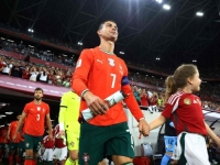 INCIDENT PRED UTAKMICU: Ronaldo odgurnuo navijača, navodno i opsovao (VIDEO)