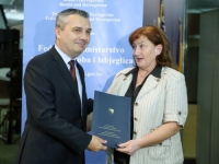 IZDVOJENO VIŠE OD 1, 3 MILIONA KM: Potpisani ugovori za očuvanje radnih mjesta povratnika u RS