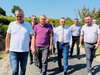 POSJETA POVRATNIČKOM NASELJU: SDP-ov ministar Dizdar put kod Živinica otvarao u društvu s optuženikom za ratne zločine