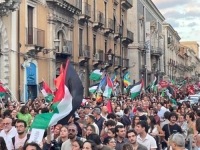 TAMO NEMA HDZ-a NITI AMIRA KABIRIJA: Hiljade ljudi u Italiji marširale u znak podrške Palestini (FOTO, VIDEO)