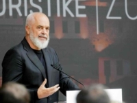 ALBANIJA SE BORI SA SMEĆEM, PREMIJER RAMA OPTUŽUJE: 'Nisu stranci najveći zagađivači naših plaža, već Albanci. Posebno navijači koji prave nerede na stadionima!'
