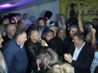 DODIK SE POD ŠATOROM VESELIO UZ PJESMU: 'Oj doktore, pregledaj mi ženu, sinoć sam joj prebio slezenu!'