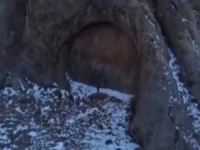 ISTRAŽIVAČI SNIMILI DIVOVSKA VRATA U PLANINAMA: 'Izgledaju kao ulaz u drugi svijet' (VIDEO)