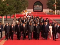 VUČIĆ SNIMLJEN NA KRAJU KOLONE LIDER U PEKINGU, NA MREŽAMA LAVINA KOMENTARA: 'Kao da šugu ima'