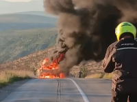 ZAPALIO SE AUTOMOBIL NA PUTU STOLAC-LJUBINJE: Izazvao haos u saobraćaju