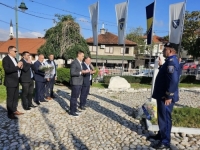 'NJIHOVE ŽRTVE NAS OBAVEZUJU DA U MIRU GRADIMO PRAVEDNIJE DRUŠTVO': Delegacija TK odala počast braniteljima na 33. godišnjicu osnivanja Drugog korpusa Armije RBiH