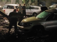 PRIZORI KAO IZ HOROR FILMOVA: Olujno nevrijeme pogodilo Mostar, uništeni automobili, drveće iščupano iz korijenja...