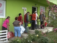 POTRESNI PRIZORI SA SJEVEROISTOKA BiH: Sve duži redovi ispred Dječije javne kuhinje, hrane nestaje, a političari bez srama...