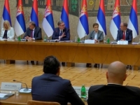 VUČIĆ JAVNO NARUŽIO PREMIJERA MACUTA: 'Nisam, Đuro, zadovoljan, ovo je sramota!' (VIDEO)