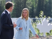 POLITIČKA NESTABILNOST SELI PREKO ALPA:  U Rimu likuju zbog političke krize u Francuskoj
