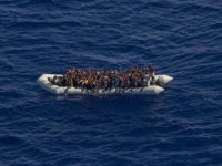 POKUŠAVALI DA STIGNU DO VELIKE BRITANIJE: Kod obale Francuske spašeno gotovo 400 migranata