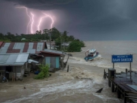 STIŽU STRAVIČNI SNIMCI SA DALEKOG ISTOKA: Izlilo se golemo jezero, paralizirani Hong Kong se priprema za strahovit udar - 'Ovako nešto još nismo vidjeli'