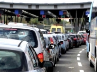 NAORUŽAJTE SE STRPLJENJEM: Gužve na sjevernoj granici BiH
