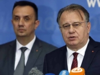 RADNICI 'ZRAKA' NAPALI NIKŠIĆA I LAKIĆA: 'Hvalite se u medijima da ste spasili firmu a ona PROPADA!'