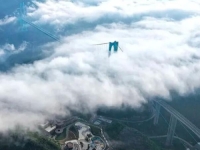 KINA IZGRADILA NAJVIŠI MOST NA SVIJETU: Vrh konstrukcije dostiže oblake, doslovno (VIDEO)