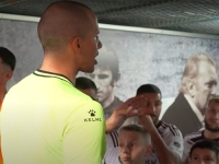 PROCURIO VIDEO IZ TUNELA: Pogledajte šta je sudac Nihad Ljajić kazao igračima 'Želje' i 'Sarajeva' uoči izlaska na teren...