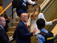 URNEBESNO U ZGRADI UN-a: Trump i Melania zakoračili na pokretne stepenice, odmah su stale (VIDEO)
