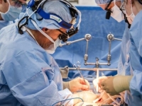 NESVAKIDAŠNJI SLUČAJ U BANJOJ LUCI: Doktor objavio fotografiju dugačkog crva koji je odstranjen iz kapka pacijenta (FOTO)