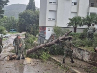 VRIJEDNA AKCIJA: Oružane snage BiH angažirane na pomoći u sanaciji nakon poplava kod Mostara