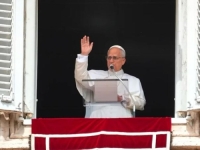 ČESTITALI MU VJERNICI NA TRGU SV. PETRA: Papa Leo XIV obilježio 70. rođendan