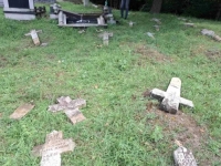 POZDRAVILI SOLIDARNOST ZAJEDNICE: OSCE oštro osudio čin vandalizma na pravoslavnom groblju u Pečuju