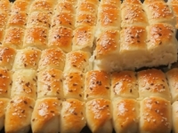 ZAMIJESI I PECI: Na brzinu napravite mekano i ukusno pecivo, nema šanse da ne uspije… (VIDEO)