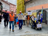 PENZIONERI PROTESTUJU U TUZLI: Kako preživjeti sa penzijom od oko 700 KM?