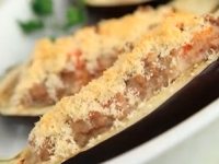 UKUSAN I ZDRAV OBROK: Danas su na meniju punjeni i zapečeni patlidžani, još kad napravite paradajz salatu…