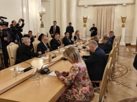 POČEO SASTANAK U MOSKVI: Ruski ministar dobio poklon od Dodika (VIDEO)