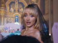 POP DOBIO OTKAZ U CRKVI ZBOG POZNATE PJEVAČICE: Snimila spot u bogomolji, igrala oko oltara, vjernici je napali da huli na Boga (VIDEO)