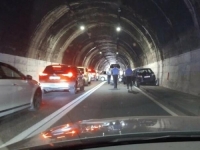 BIHAMK UPOZORAVA VOZAČE: Zbog nesreće formirane kolone u tunelu Salakovac