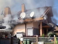 VATROGASCI NA TERENU: Gori kuća u centru bh. grada, požar zahvatio i unutrašnjost objekta (VIDEO)