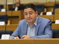 ZASTUPNIK U NSRS-u MINIĆEV EKSPOZE NAZVAO 'VESELOM SVESKOM': 'Ima samo jedna rečenica o...'