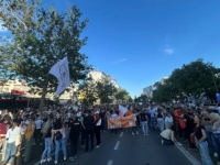 'SRBIJO, ČUJEMO LI SE': Studenti velikim protestom u Novom Sadu odgovaraju na policijsku brutalnost