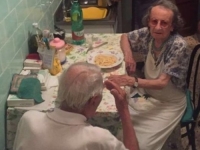 STARIJI PAR SE ODREKAO SINA PREKO NOVINA: Razlog je zabrinjavajući
