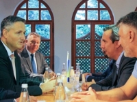NEDOPUSTIVA BILO KAKVA DISKRIMINACIJA: Denis Bećirović u Stocu razgovarao s vijećnicima Gradskog vijeća i aktivistima