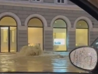 SNIMKE APOKALIPSE U TRSTU: Grad je pod vodom, bujica nosila automobile, urušio se zid, nestalo struje...