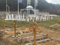 MATERIJALI SE NE MOGU DOVESTI U VEZU S POČINJENJEM KRIVIČNIH DJELA: Tužilaštvo BiH odbacilo prijavu za postavljanje krstova na mezarju u Srebrenici