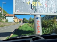 NOVO VELIČANJE RATNOG ZLOČINCA U ZVORNIKU: Policija tvrdi da nisu uočili navede naljepnice