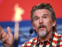 VARAO JE UMU S DADILJOM:  Ethan Hawke progovorio o razvodu, ali i poniženju