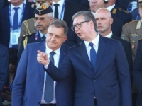 VUČIĆ EUFORIČAN NAKON VOJNE PARADE:  'Danas imamo svemirsku vojsku, RS uvijek može računati na majku Srbiju'