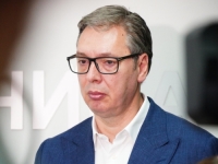 HIT FOTOGRAFIJA VUČIĆA: 'Oni ne odustaju od obojene revolucije, a mi ne odustajemo od… fotošopa'