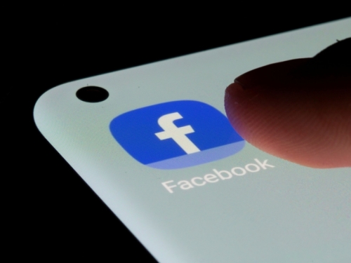 ODMAH ISKLJUČITE OVU OPCIJU NA FACEBOOK-U: Krišom skenira vaše fotografije na telefonu