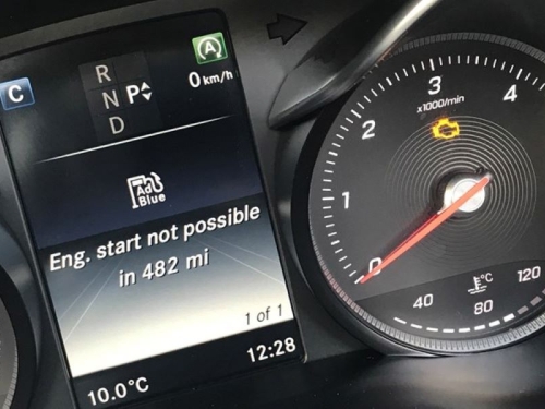 KAD SE UKLJUČI NASTAJE PANIKA: Mnogi ne znaju šta označava ova lampica, evo šta treba odmah uraditi...