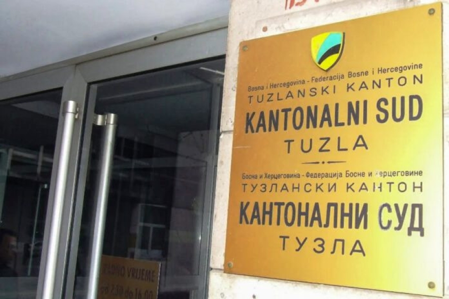 OPTUŽEN ZA UBISTVO SUPRUGE I SINA: Na Kantonalnom sudu u Tuzli, Emir Selimović se izjasnio...