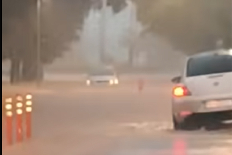 APOKALIPTIČNI PRIZORI IZ SUSJEDSTVA: Automobili pod vodom, zabilježeno 2.000 udara munja...